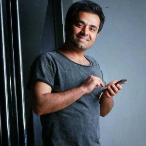 دانلود آهنگ میثم ابراهیمی به نام یادته (اجرای زنده)