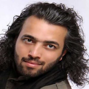 دانلود آهنگ محسن یاحقی به نام حواسم هست حواست نیست
